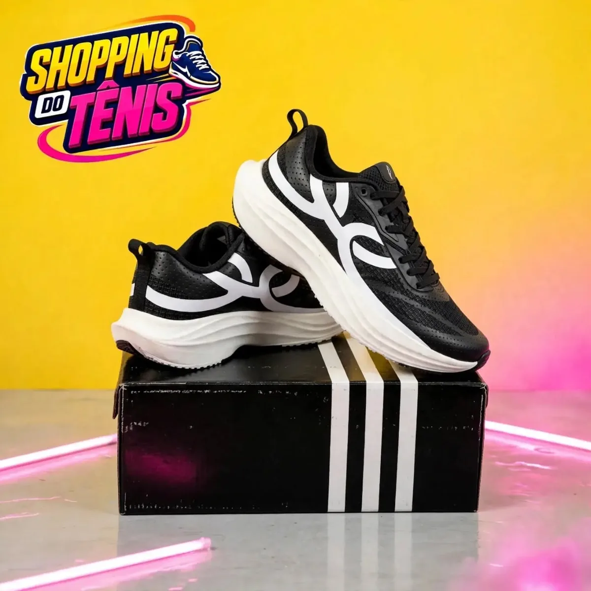 Tênis preto e branco de corrida